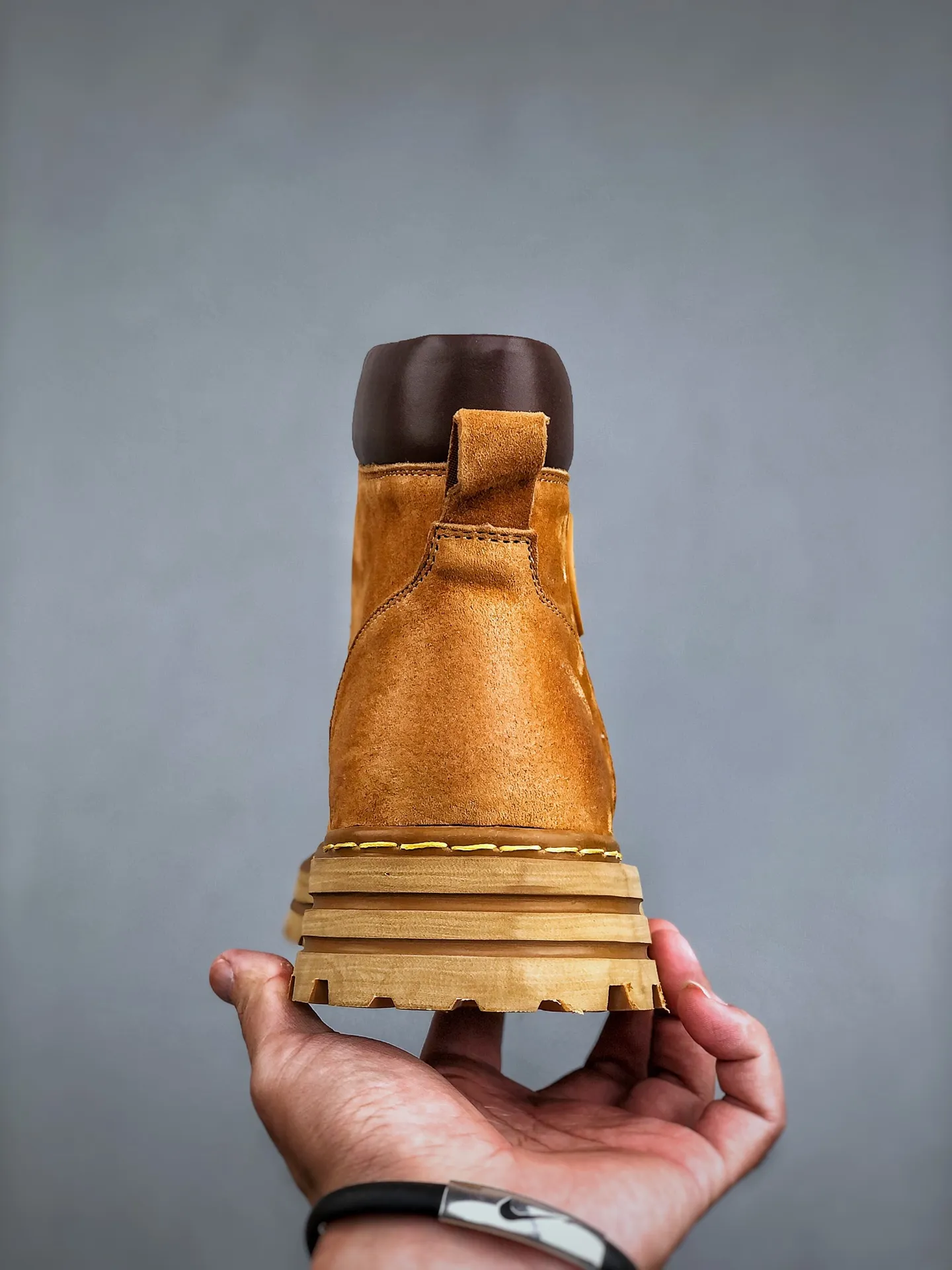 Local 💰560 core recommendation, good price, new goods 🚀Timberland Timberland/Timberland outdoor high-top casual rhubarb boots series #Guangdong Dachang quality original box original packaging #25ss new fashion trend matching The fabric is made of Italian 🇮🇹 top frosted fine-grained cowhide with anti-odor and anti-corrosion genuine leather latex insoles. The outsole and hardware are all made from OEM raw materials. The same process as the original Goodyear never-opening process Good products do not kill pigs. The quality of the first order is strictly controlled. Exclusively released on the entire network. The quality is beyond doubt. The whole set of official website unified packaging gives you a perfect wearing experience. The quality is exquisite and durable. A must-have for sportsmen. Specially designed to prevent handsomeness. High-quality and first-class foot feel. This winter, it is specially used for cold protection and outdoor use. Daily casual matching. Size: 39 40 41 42 43 44 (leather shoe size)